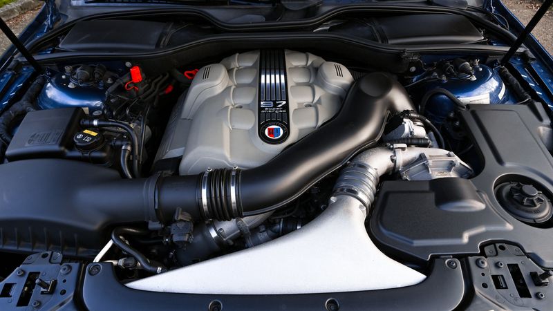 Alpina B7L - engine bay